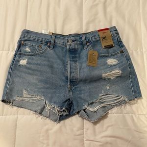 FLASH SALE ✨ NWT Levi’s 501 Shorts 🌸